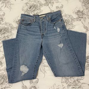 Levi’s Wedgie Straight Distressed Size 30